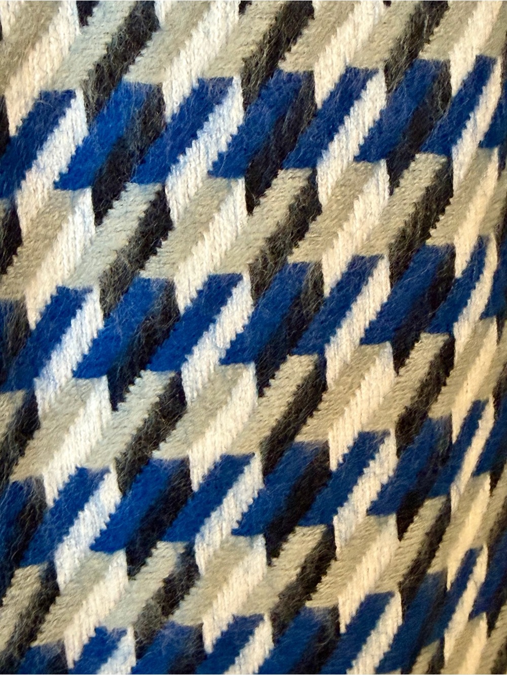 Made in Scotland 100% Cashmere Houndstooth Scarf Black White Blue 70”x12” Fringe - Picture 6 of 7